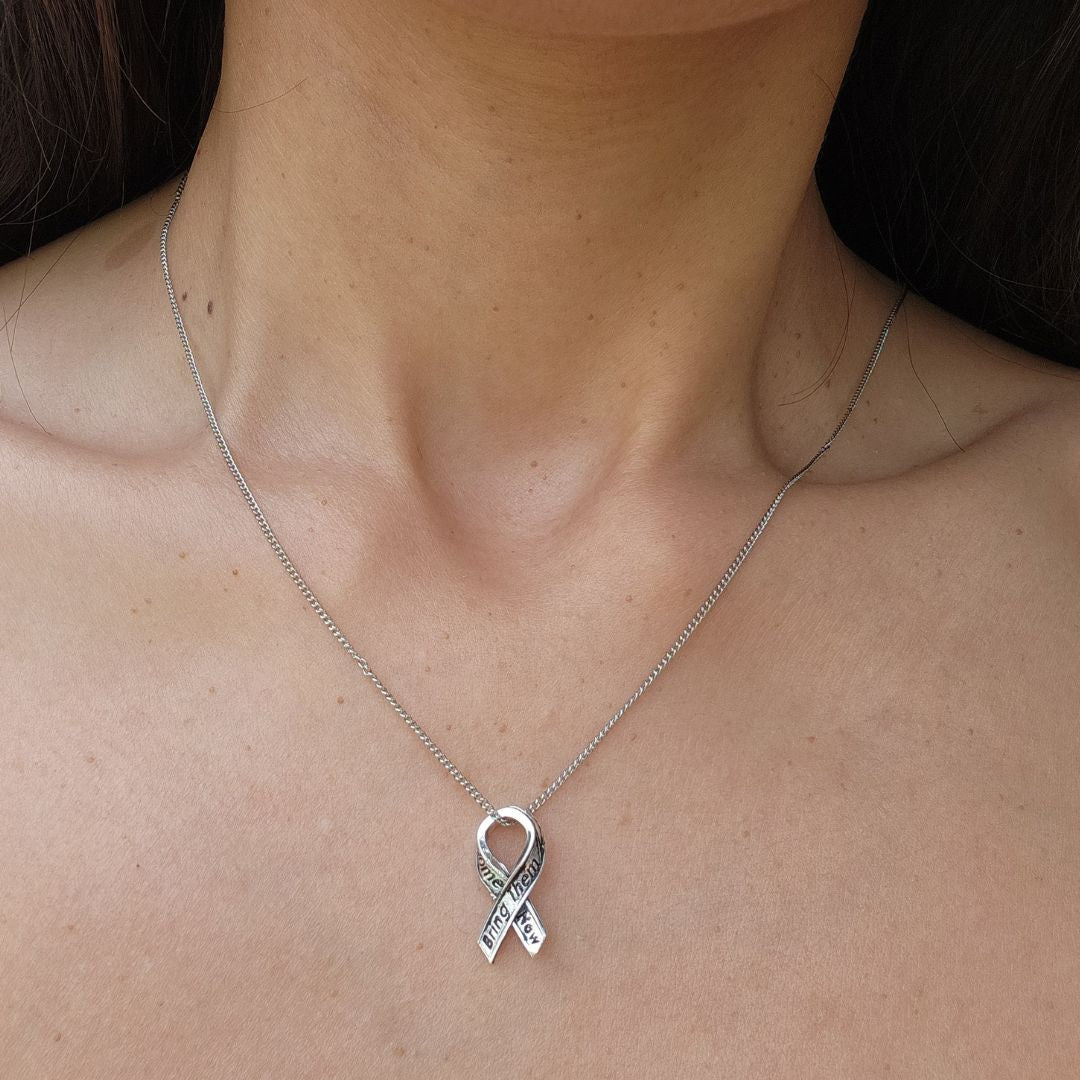 תביא אותם הביתה עכשיו שרשרת סיכות