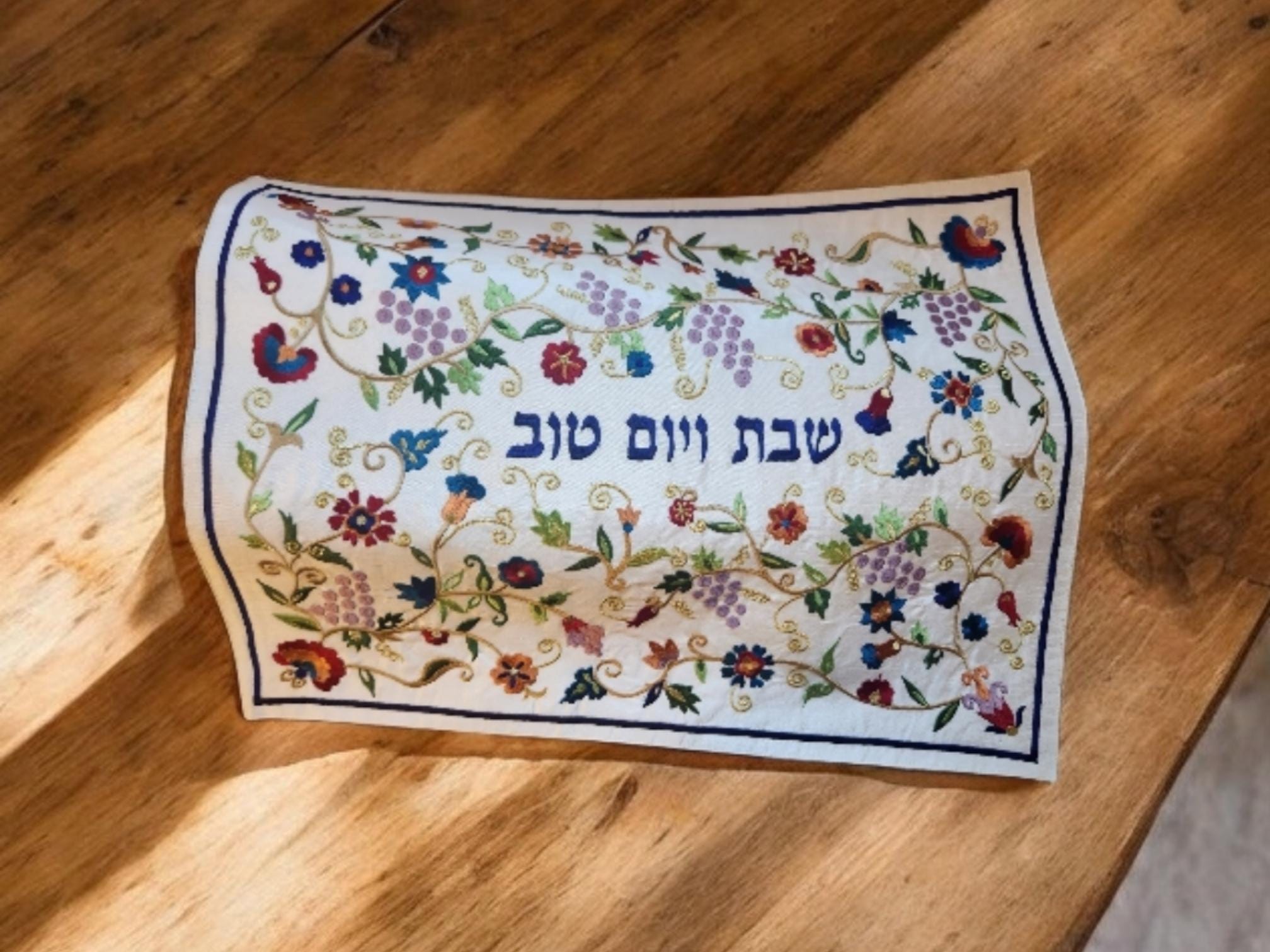 יאיר עמנואל כיסוי לחלות סט כיסוי לחות הפרשות רקומות לשבת שלום מתנה ליהודי מתנה ליודאיקה מתנה יהודית אומנות ישראלית